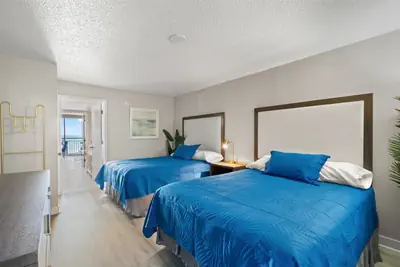 Photo 4 - Coral Beach Resort 720