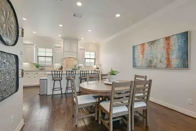 Photo 2 - Northgate Nest Cozy & Convenient 2BR 3BA Office Steps from A&M