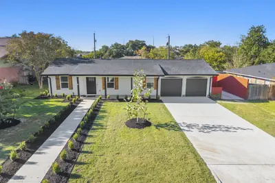 Photo 5 - NEW 3BR/3BA Remodeled Home Walk to Kyle Field