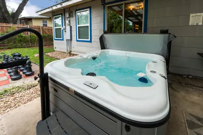 Photo 3 - Rare Exclusive Retreat |Private Hot Tub | King Bed