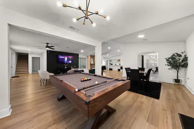 Photo 4 - Spacious 6 Bed House| Airport | Pet Friendly | AFB