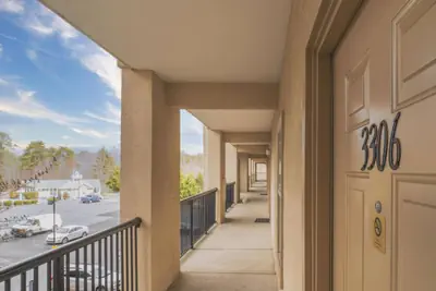 Photo 5 - Unit 3306 - Mountain View Condos
