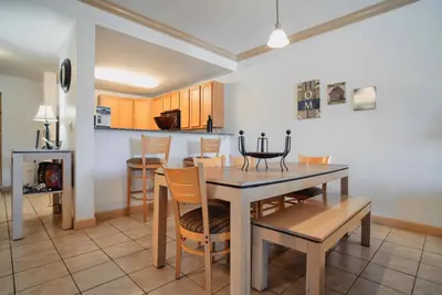 Photo 5 - Unit 1402 - Mountain View Condos