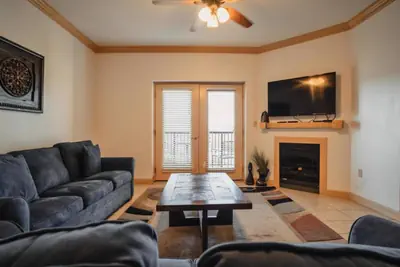 Photo 4 - Unit 1402 - Mountain View Condos