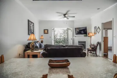 Photo 4 - Unit 5204 - Mountain View Condos