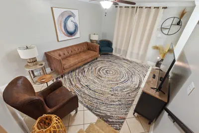 Photo 2 - Walk to Downtown OS | 3BR Townhouse