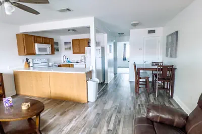 Photo 4 - Cozy 1 bed condo with pool