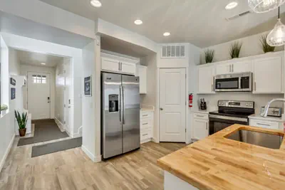 Photo 5 - Bear Lake Table | Downtown Garden City Townhome