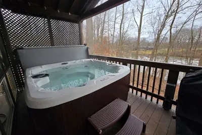 Photo 5 - Mighty Duck And Black Bear 2 Hot Tubs On The Lake!