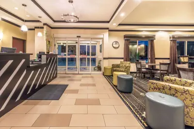 Photo 3 - Days Inn & Suites by Wyndham Mineral Wells