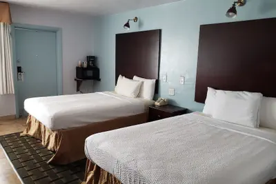 Photo 5 - Topaz Motel