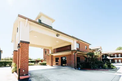 Photo 3 - Winchester Inn & Suites Humble/IAH/North Houston