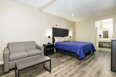 Photo 2 - Winchester Inn & Suites Humble/IAH/North Houston