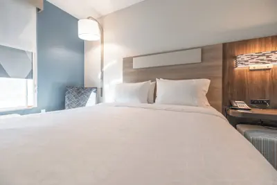 Photo 3 - Holiday Inn Express Hotel & Suites St. Robert by IHG