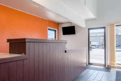 Photo 4 - Motel 6 Madras, OR