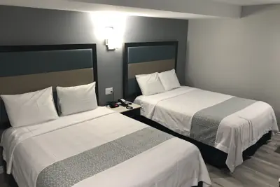 Photo 5 - Travelodge Inn & Suites by Wyndham West Covina