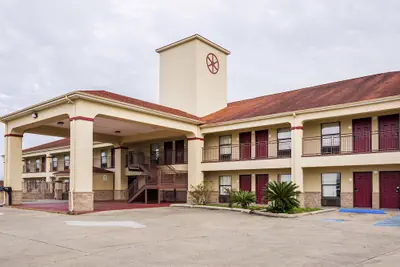 Photo 2 - OYO Hotel LSU