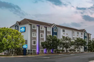 Photo 2 - Microtel Inn & Suites by Wyndham Austin Airport