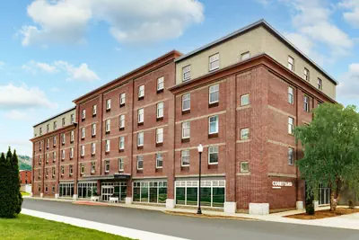 Photo 2 - Courtyard by Marriott Keene Downtown