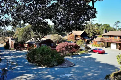 Photo 2 - Pacific Gardens Inn