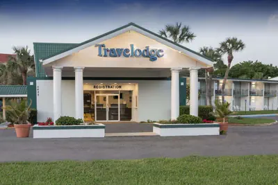 Photo 2 - Travelodge by Wyndham Lakeland