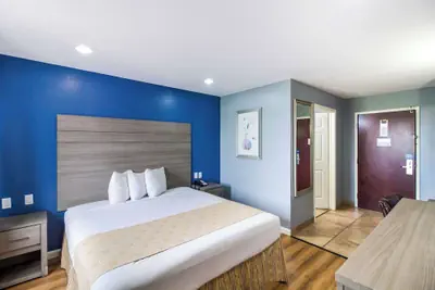Photo 2 - Rodeway Inn & Suites Port Arthur - Groves