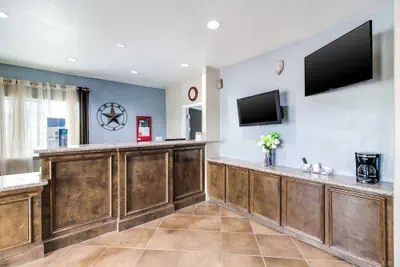 Photo 4 - Rodeway Inn & Suites Port Arthur - Groves