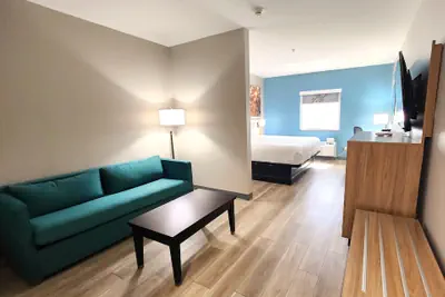 Photo 4 - Days Inn & Suites by Wyndham Russellville