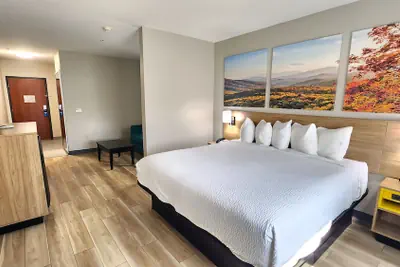 Photo 5 - Days Inn & Suites by Wyndham Russellville