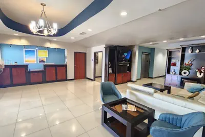 Photo 3 - Days Inn & Suites by Wyndham Russellville