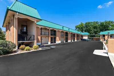 Photo 2 - Quality Inn Tullahoma