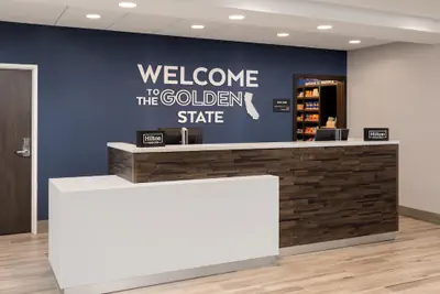 Photo 4 - Hampton Inn & Suites Manteca