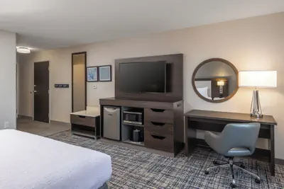 Photo 5 - Hampton Inn & Suites Manteca