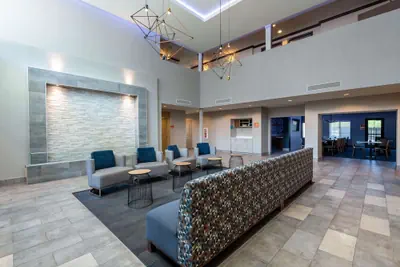 Photo 4 - La Quinta Inn & Suites by Wyndham Las Vegas Airport South