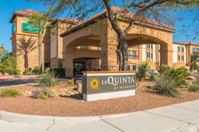 Photo 2 - La Quinta Inn & Suites by Wyndham Las Vegas Airport South
