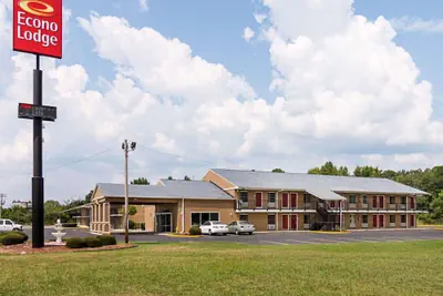 Photo 2 - Econo Lodge Pine Bluff