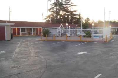 Photo 2 - Holiday Motel Oakdale