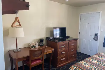 Photo 5 - Holiday Motel Oakdale