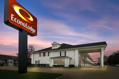 Photo 2 - Econo Lodge Branson Theater District