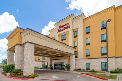 Photo 2 - Hampton Inn & Suites Bastrop
