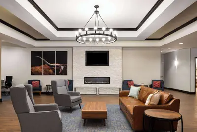 Photo 5 - La Quinta Inn & Suites by Wyndham Denton - University Drive