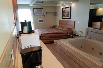 Photo 4 - Black Hawk Motel and Suites