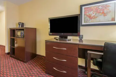 Photo 5 - Comfort Suites Altoona North