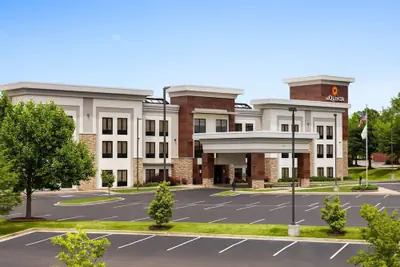 Photo 2 - La Quinta Inn & Suites by Wyndham Memphis Wolfchase