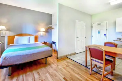 Photo 5 - Oyo Townhouse Sulphur,LA Extended Stay I-10