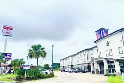 Photo 2 - Oyo Townhouse Sulphur,LA Extended Stay I-10
