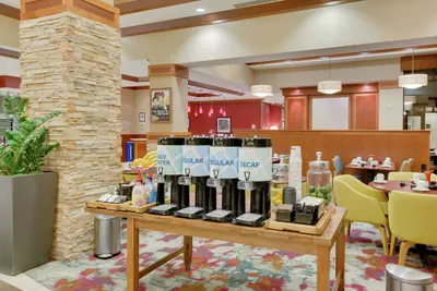 Photo 4 - Hilton Garden Inn Milwaukee Airport