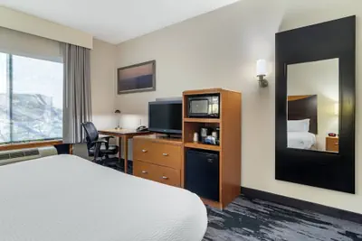 Photo 5 - Fairfield Inn & Suites by Marriott Commerce