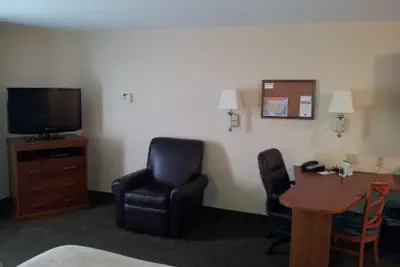 Photo 5 - Candlewood Suites Fredericksburg by IHG