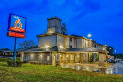 Photo 2 - Studio 6 Opelika, AL - Auburn Al